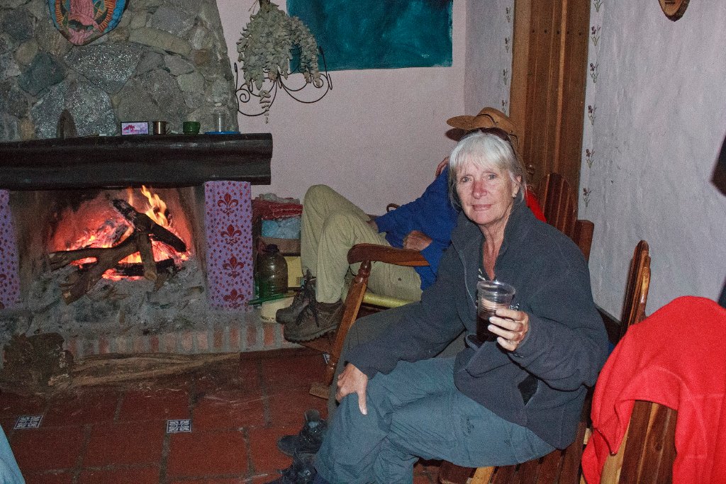 10-A fireplace and Cuba Libre will keep us warm.jpg - A fireplace and Cuba Libre will keep us warm